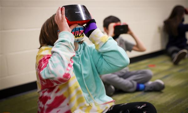 Students use virtual reality headsets